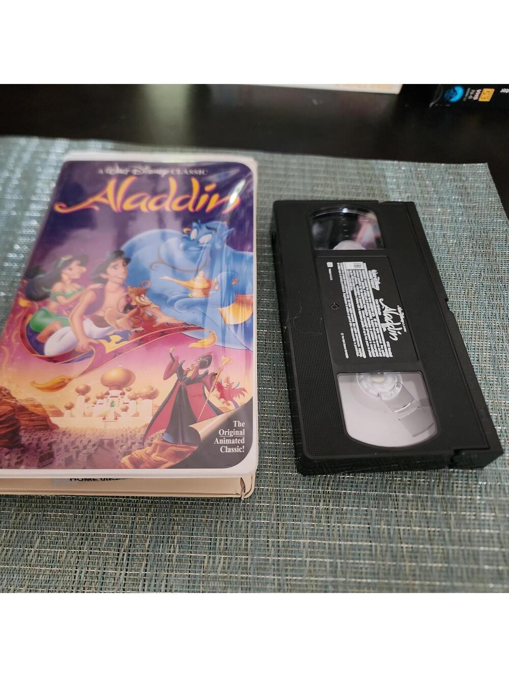 Disney Aladdin VHS Walt Disney Classics Black Diamond Clamshell Animated Movie